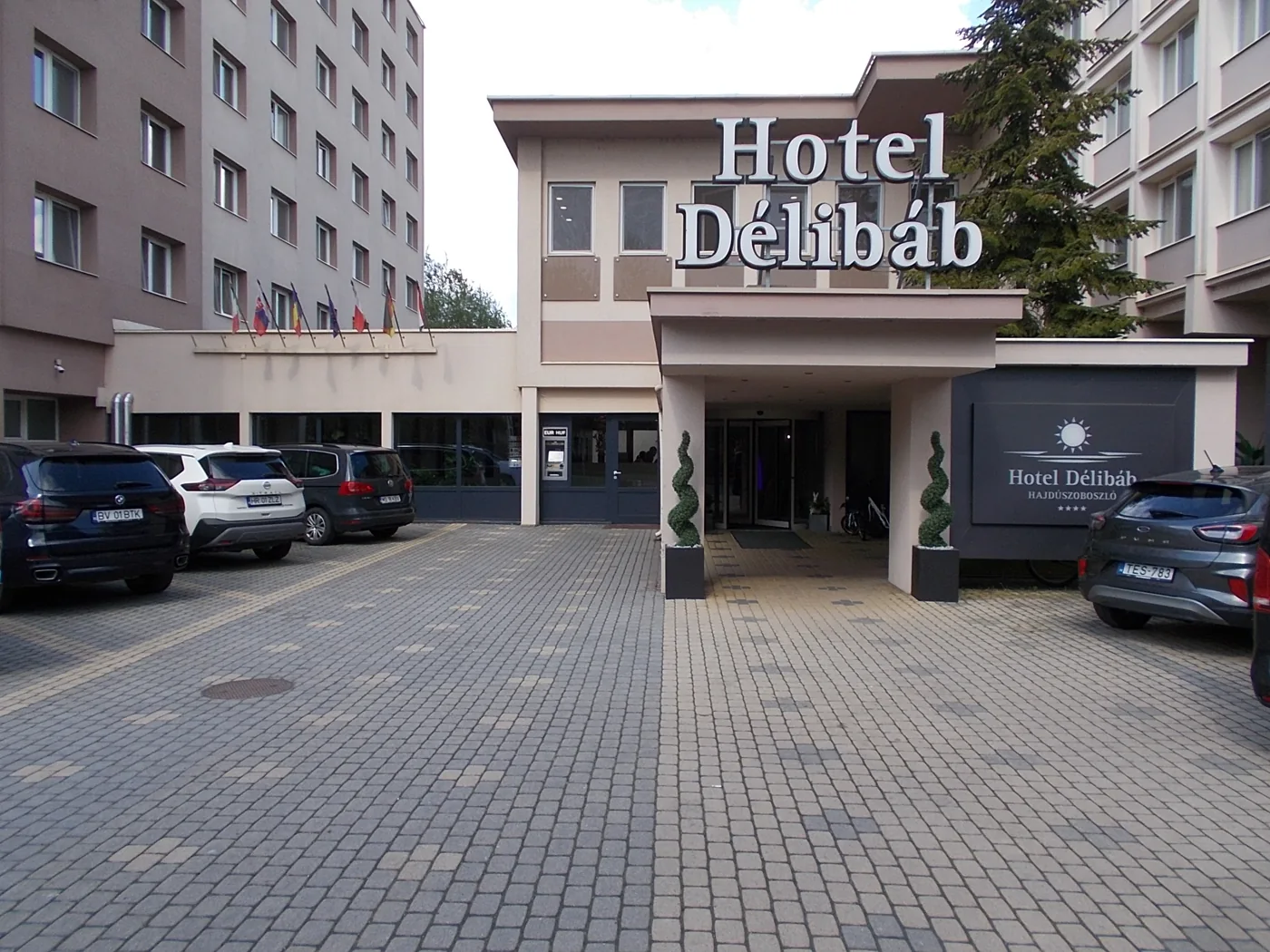 Hotel Délibáb, vedere exterioară, 2025